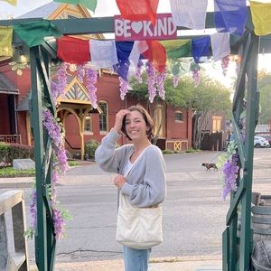 Meet your Posher, Abigail